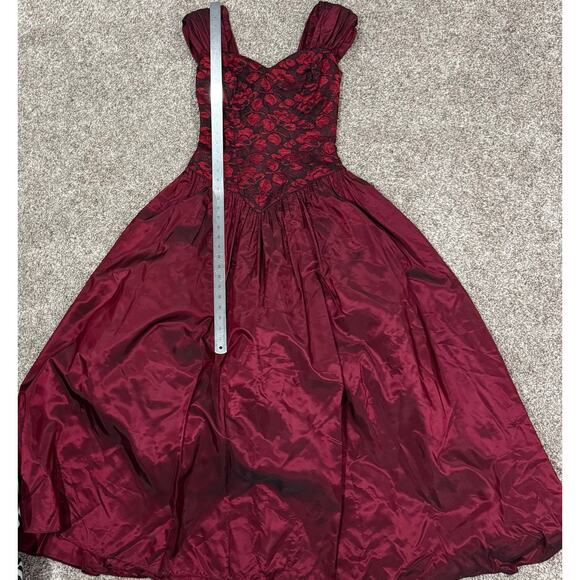 Vintage 80s Women's Red Lace Floral Deja Vu Designs Basque Waist Ball Gown Sz 7 - Picture 11 of 11